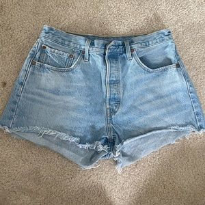 Levi 501 cutoffs